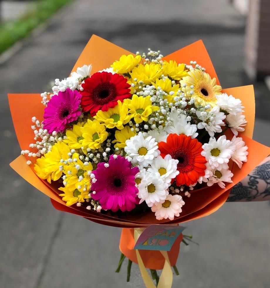 Букет цветов из: Герберы и Хризантемы в Петровском Тамбовской области