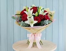 Букет цветов из:  Лилии и Розы в Петровском Тамбовской области