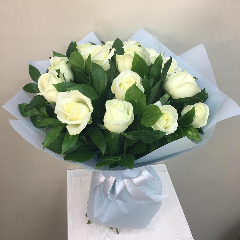 Букет 15 Белых роз Проуд в Петровском Тамбовской области