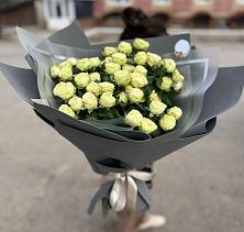 Букет Белые кустовые розы Солинеро в Петровском Тамбовской области
