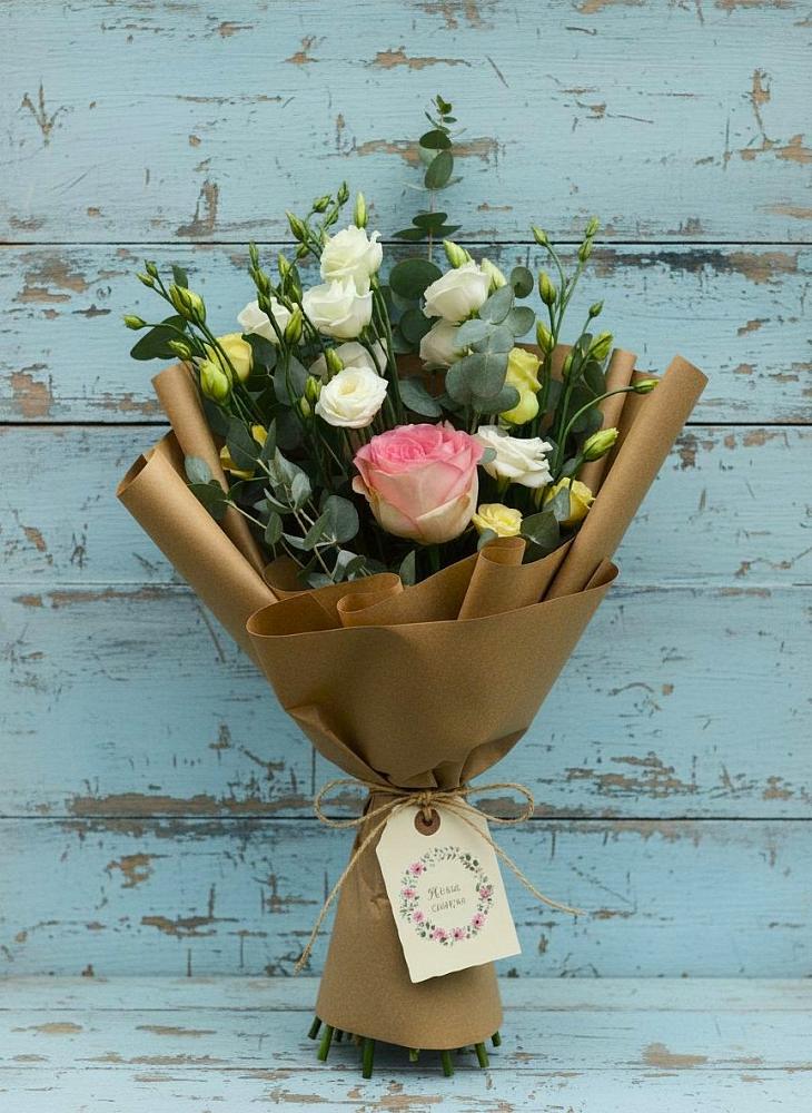 Букет цветов из: Розы и Лизиантусы в Петровском Тамбовской области