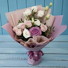 Букет цветов из:  Розы и Лизиантусы в Петровском Тамбовской области
