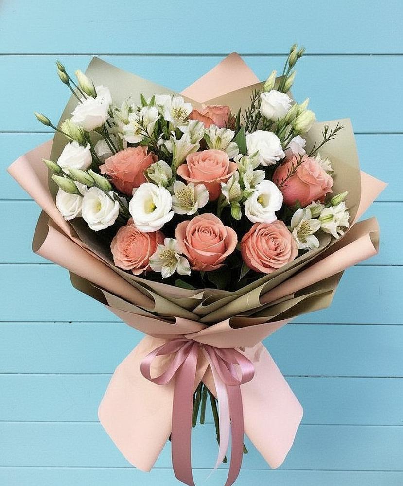 Букет цветов из: Розы, Альстромерии и Лизиантусы в Петровском Тамбовской области