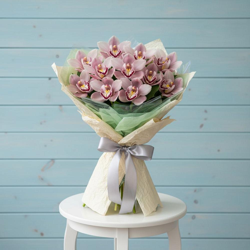 Букет цветов из: Орхидеи и Розы в Петровском Тамбовской области