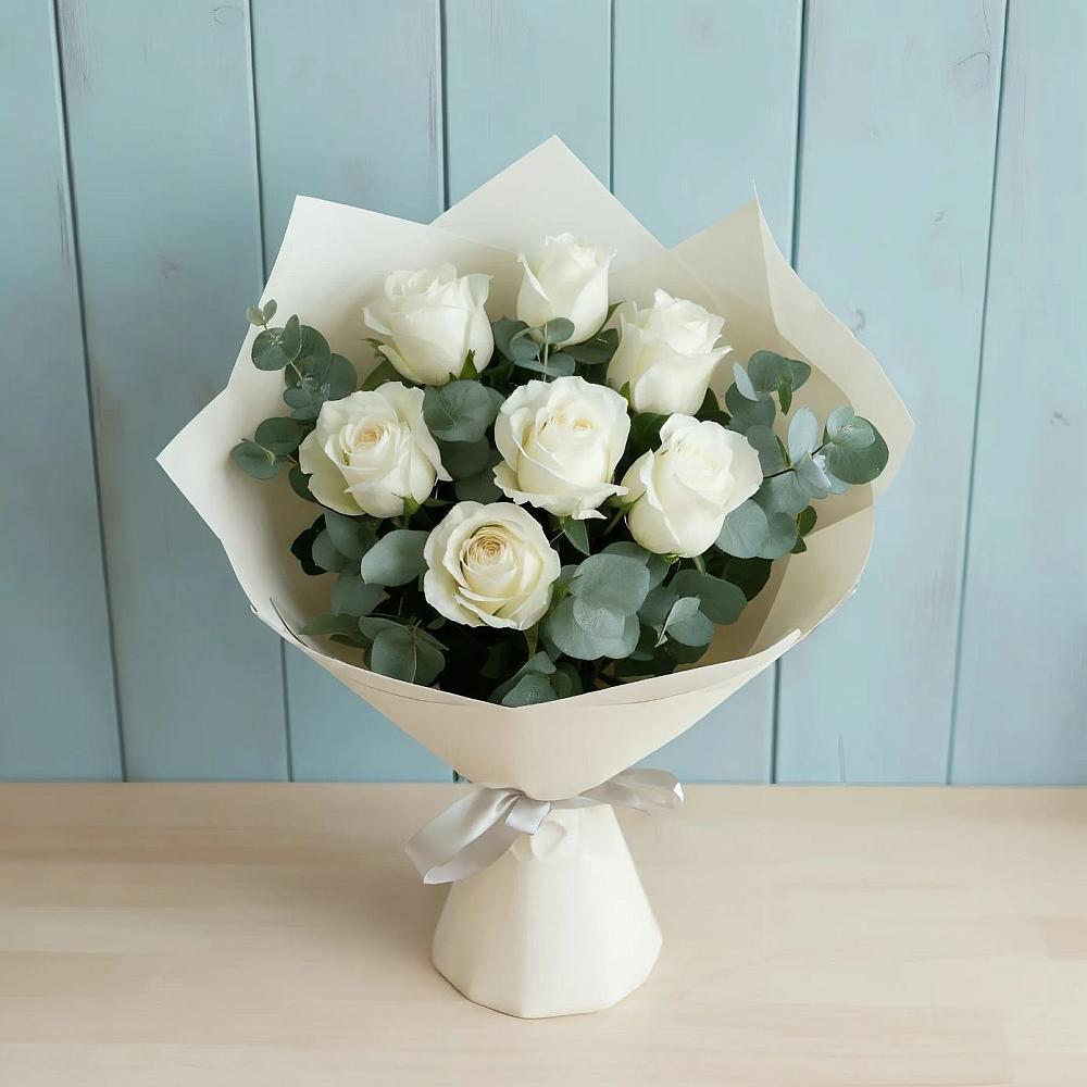 Букет Белые розы в Эвкалипте в Петровском Тамбовской области