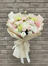 Букет цветов из:  Гвоздики, Розы, Лизиантусы и Хризантемы #REPLACE_PRED# Петровском Тамбовской области