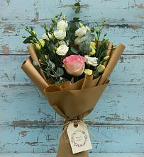 Букет цветов из:  Розы и Лизиантусы в Петровском Тамбовской области