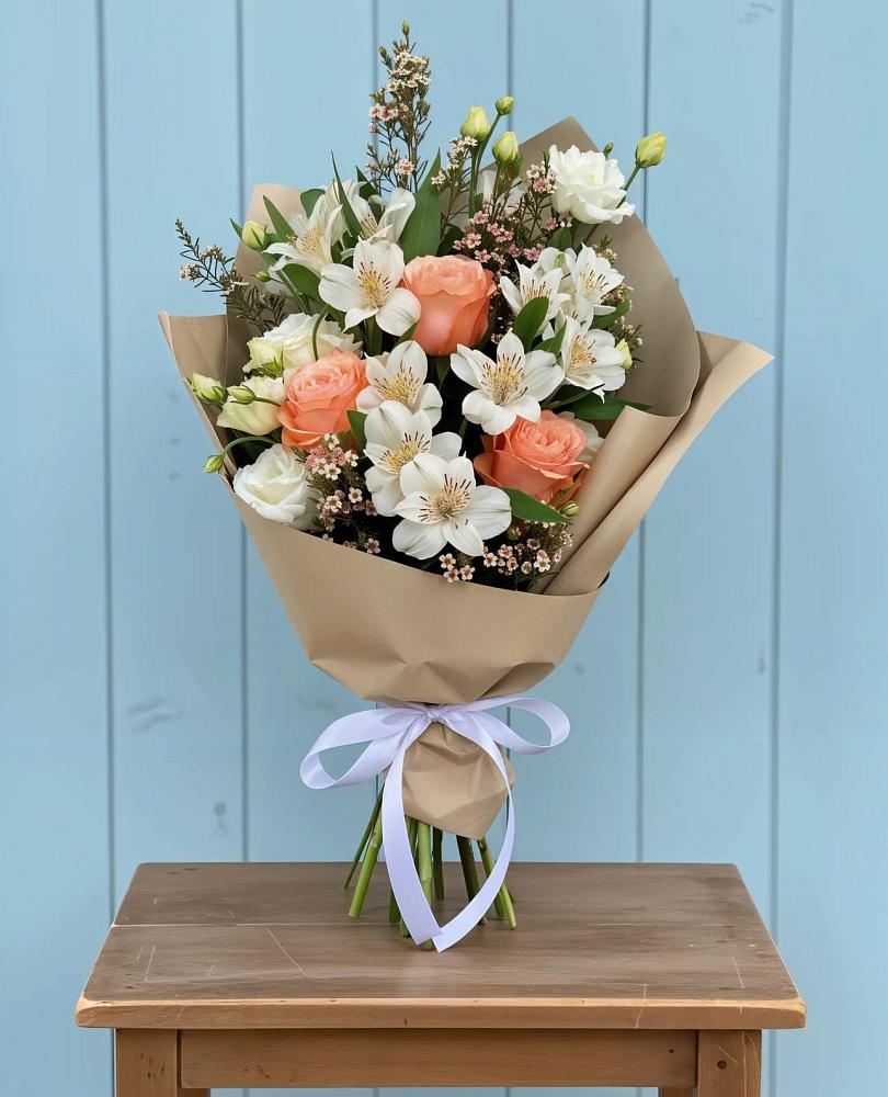 Букет цветов из: Альстромерии, Лизиантусы, Розы и Хризантемы в Петровском Тамбовской области
