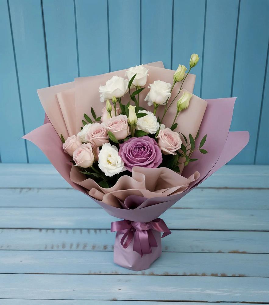 Букет цветов из: Розы и Лизиантусы в Петровском Тамбовской области